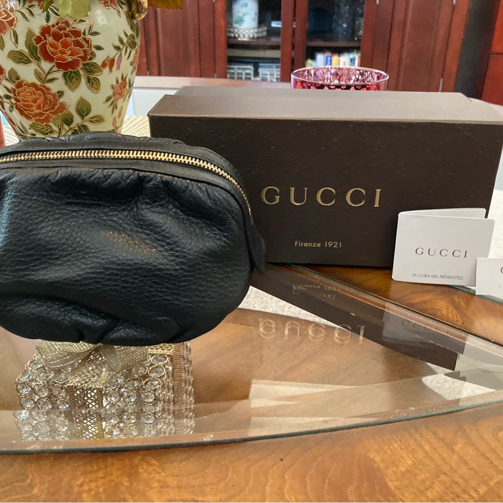 Pre-Loved Vintage 80s Gucci Black Leather Cosmetic Bag